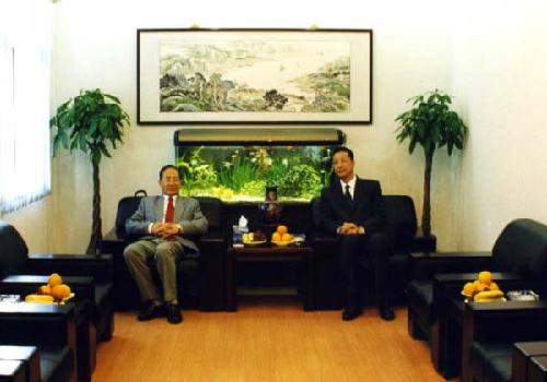 2002年5月澳门科技大学周礼杲校长来学院交流访问.jpg