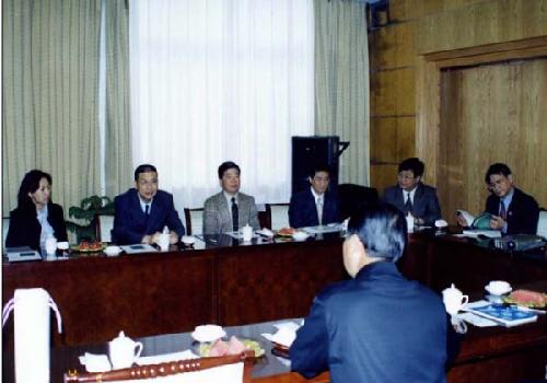 2004年4月台湾天良生物医药公司董事长纪敏忠一行来学院进行工作访问.jpg