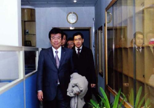 2007年3月日本京都情报大学院大学理事长长谷川、寺下阳一副校长一行来学院交流访问.jpg