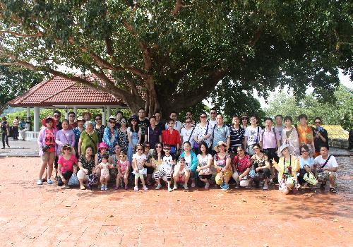 学院组织员工赴泰国普吉岛集体休假.jpg