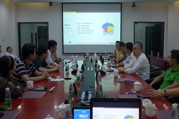 澳门商贸交流团一行考察紫东国际创意园.jpg