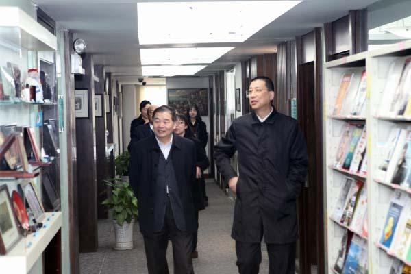 国家工业和信息化部电子科学技术委员会主任、工信部原副部长杨学山视察我院.jpg